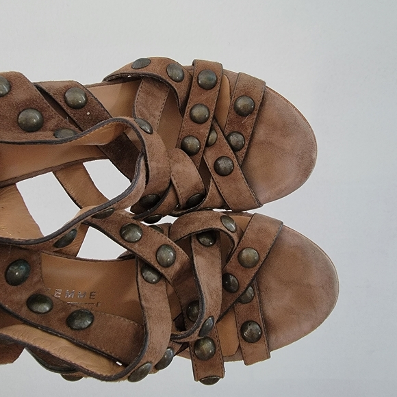 Heels - Picture 3 of 9